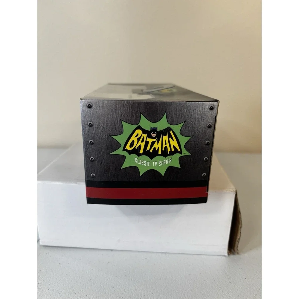 NEW Jada Toys 31703 Batman Classic 1966 TV BATMOBILE 1:32 Scale Vehicle & Figure